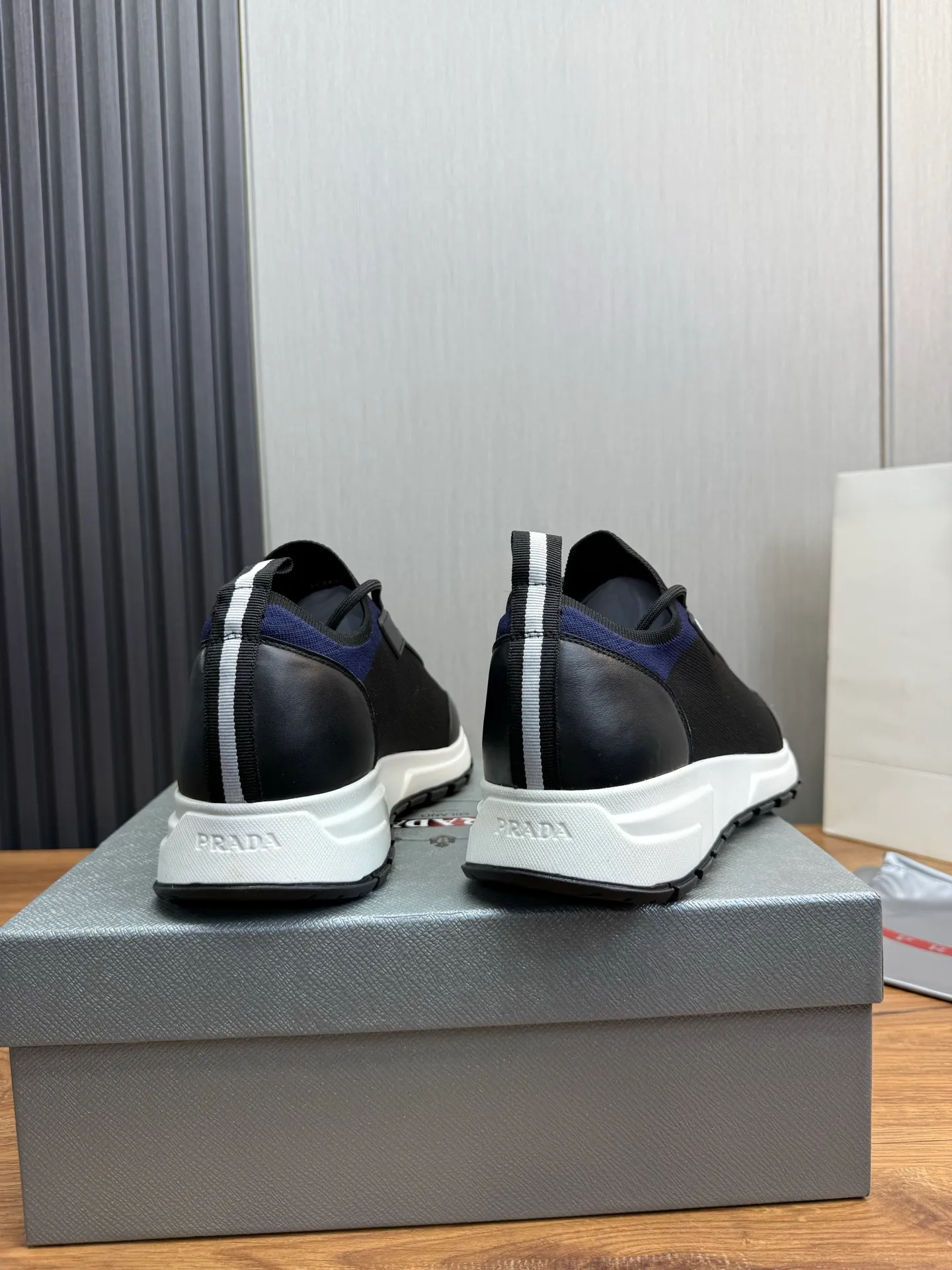 Men's shoes 💰500💰 [PRADA] Men's shoes are popular in the counter, official website is synchronized, 1 high-quality shipment ✔️Original fly-woven cowhide + cowhide lining, original original bottom, 38-45 (45 customized, non-refundable)